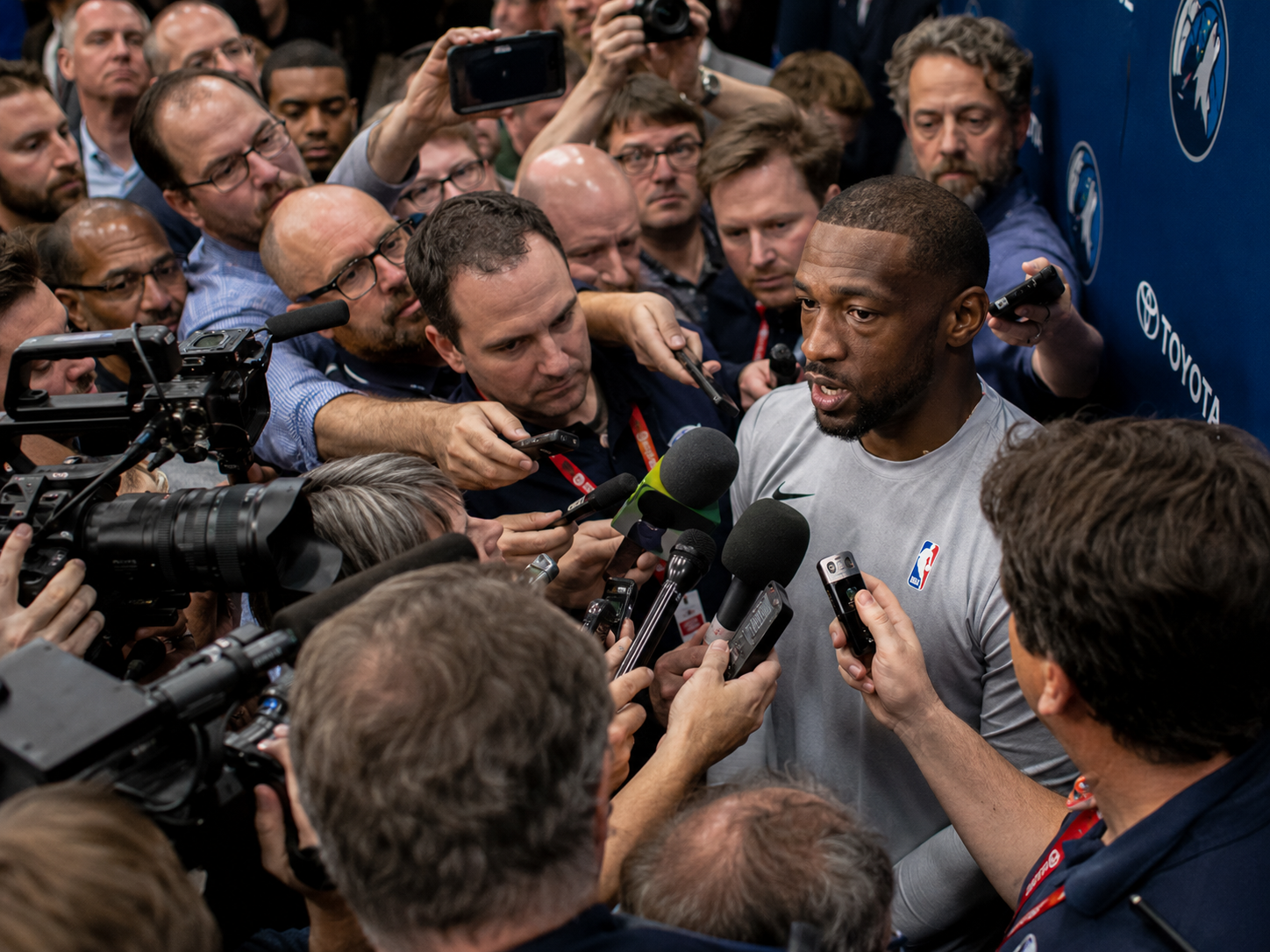 The Press Scrums Sound Like a Murmur — Cloudlifter Fix for Fast Crowd Questions
